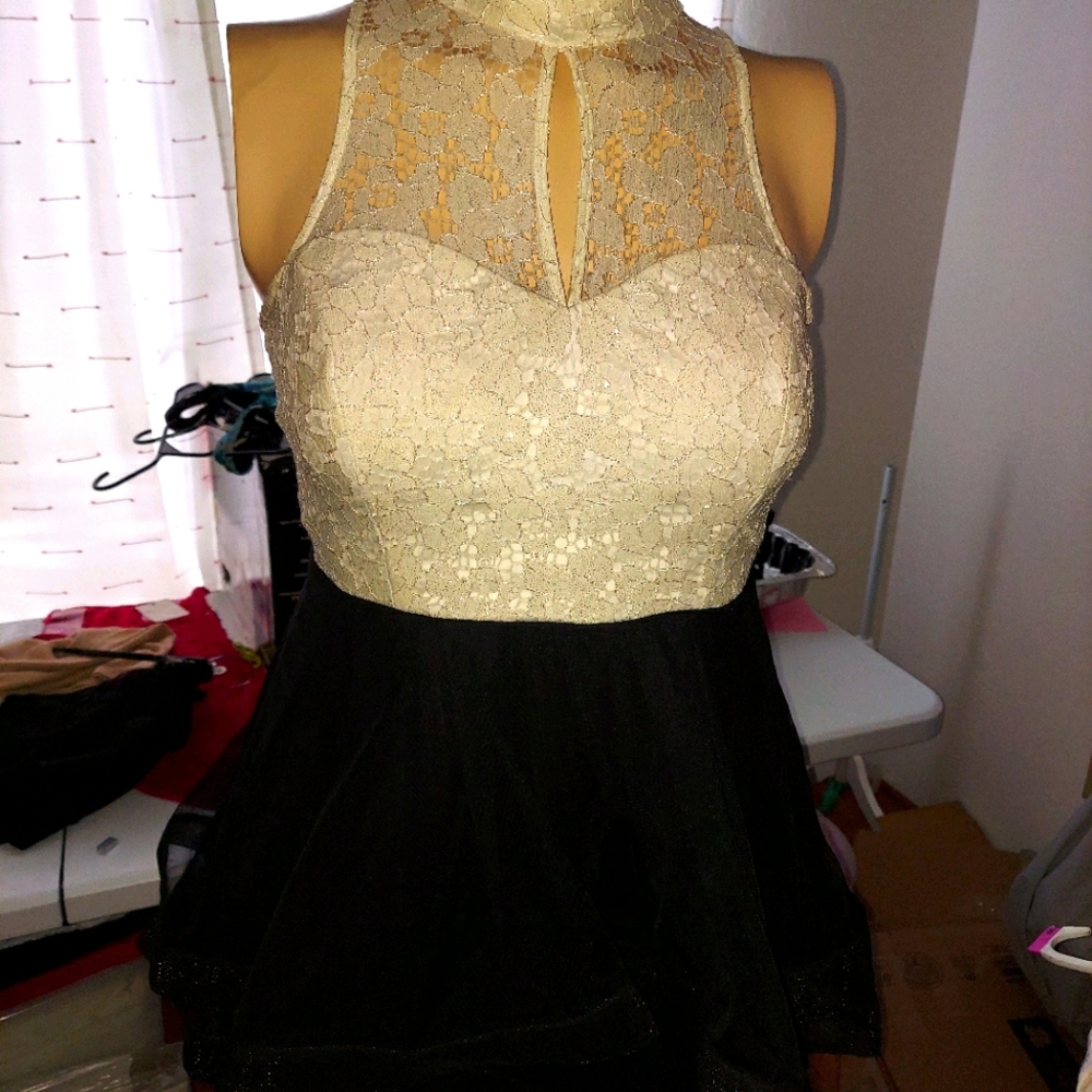 Beautiful size 12 zip-up dress black-and-white